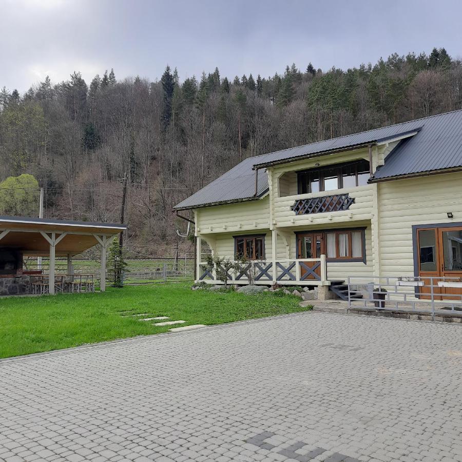 Lucy Hotel Jaremtsje Buitenkant foto